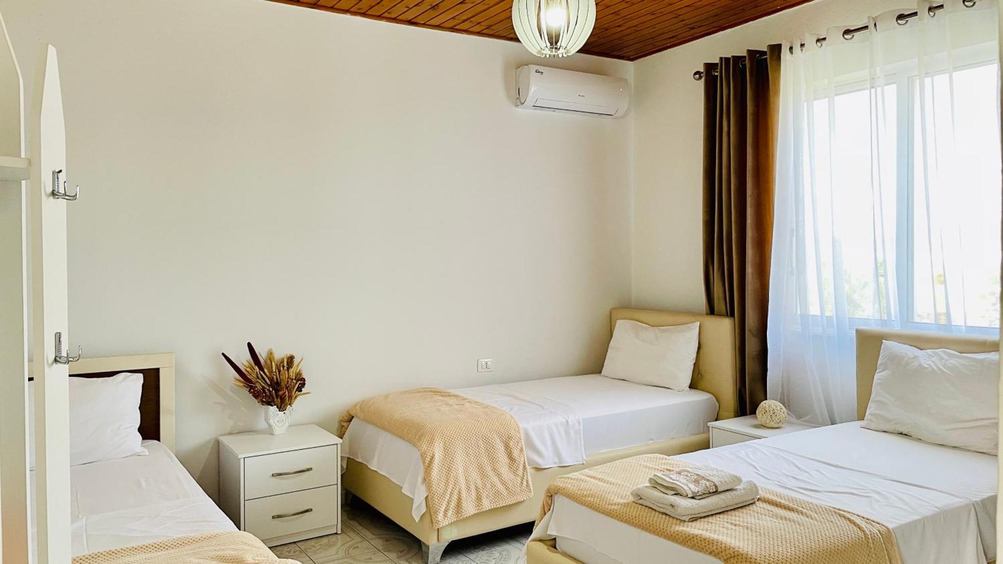 Mia Guest House - Entire Home With Balcony & Garden Divjake Ngoại thất bức ảnh